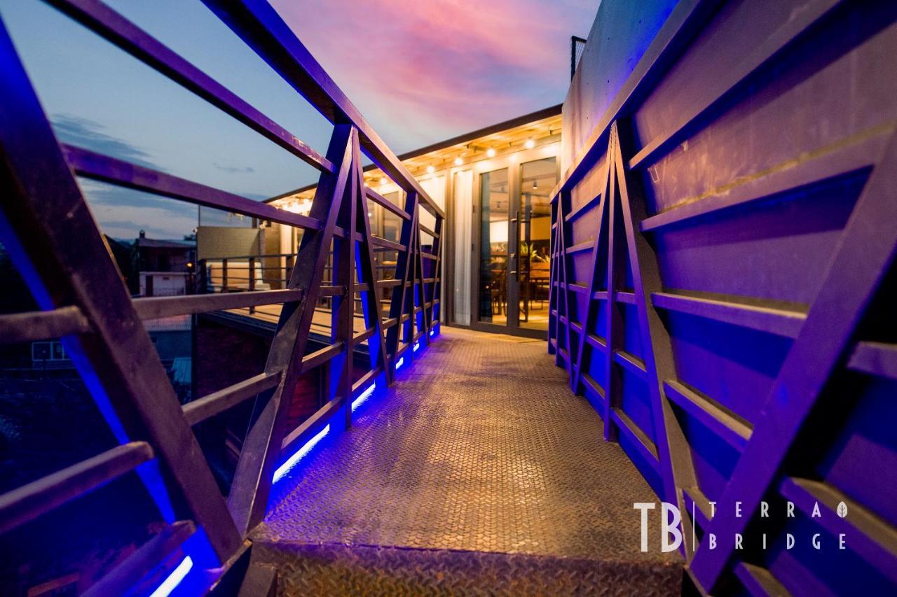 מלון טביליסי Terra Bridge מראה חיצוני תמונה
